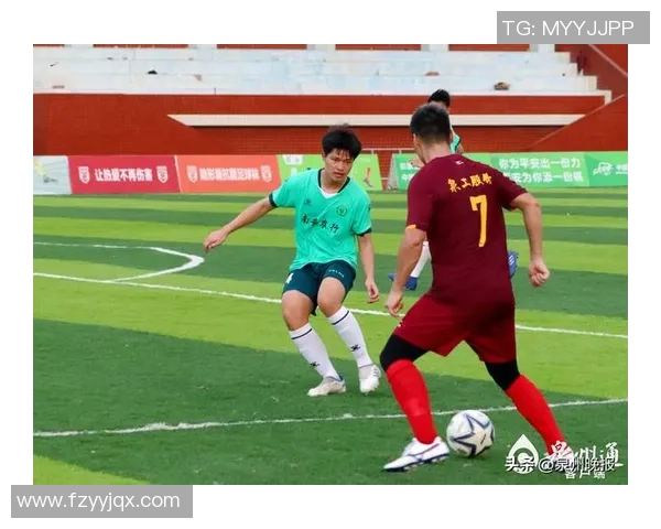 足球明星在比赛中展现卓越防守技巧的精彩瞬间照片合集 足球明星在比赛中展现卓越防守技巧的精彩瞬间照片合集